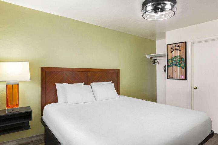 1 King Bed with Continental Breakfast (4 of 13)