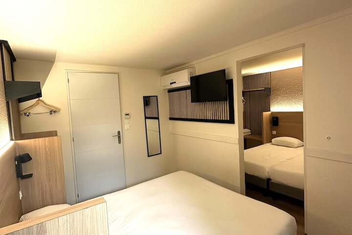 Room 13 of 36