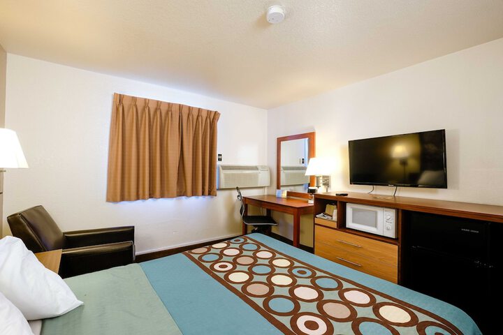 Room 11 of 34
