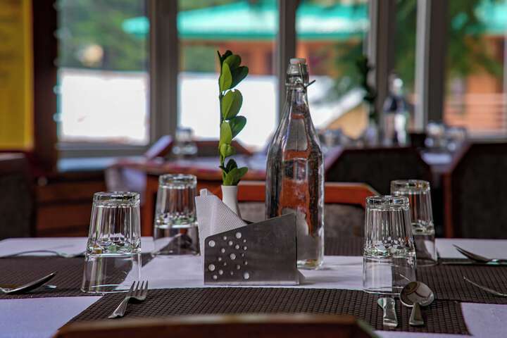 Dining 42 of 60