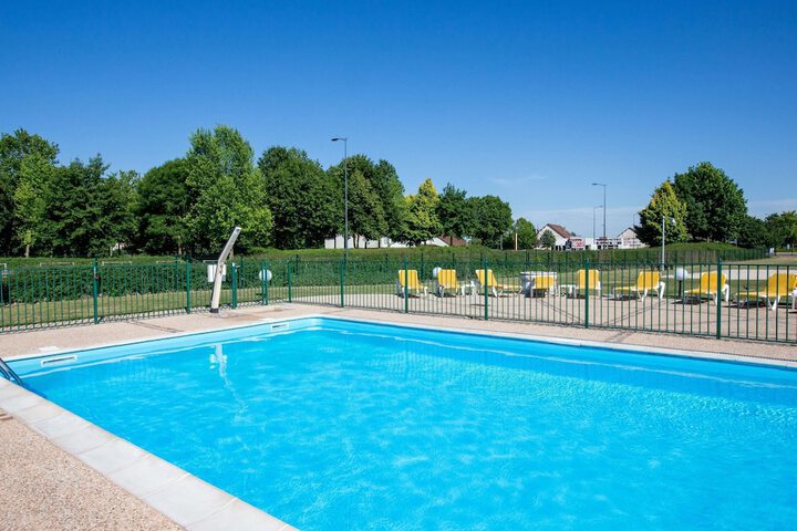 Hotel with Pool