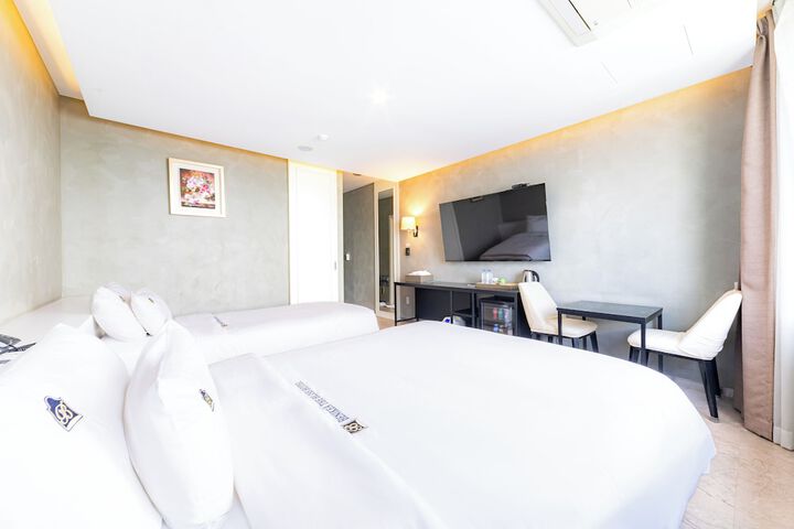 Room 3 of 36
