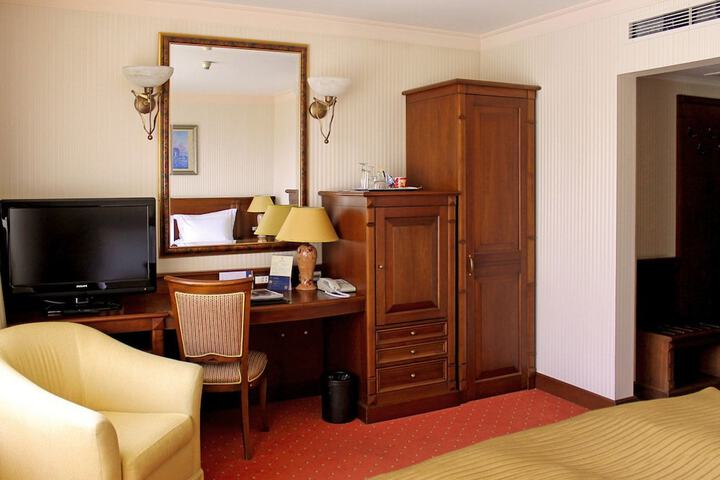 Room 18 of 84