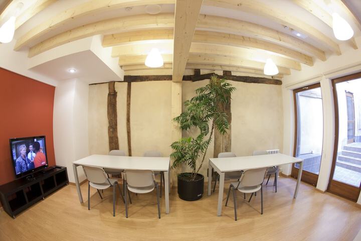Room 8 of 16