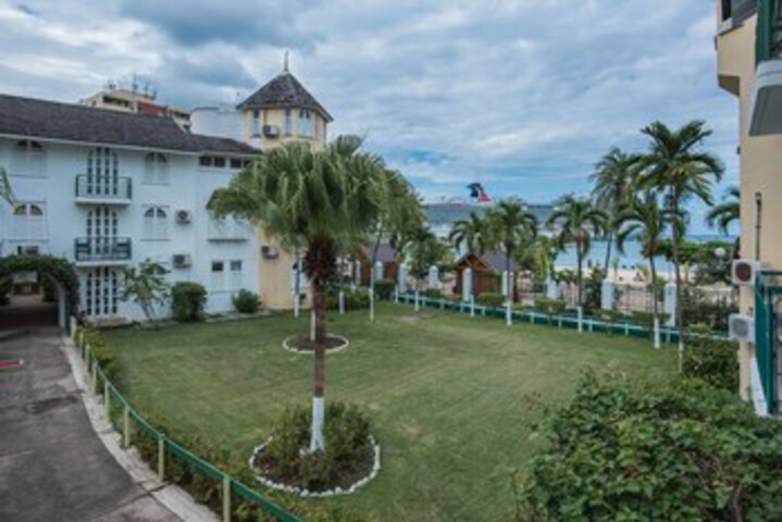 Hotel 8 of 39