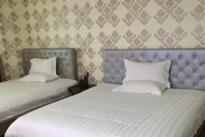 Room 4 of 4