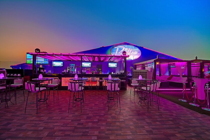 Lounge 64 of 75
