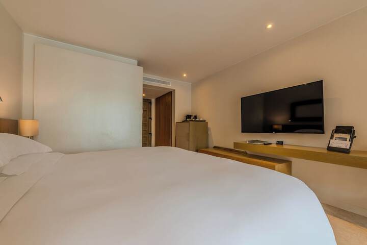 Room 12 of 308