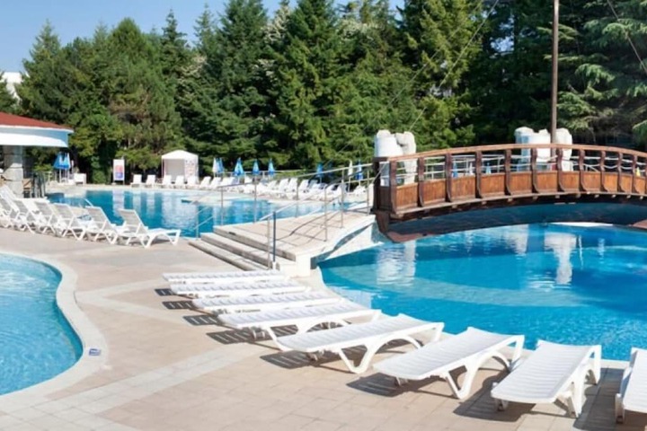 Hotel Pool