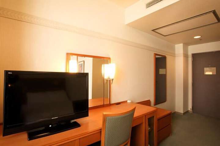 Room 9 of 35