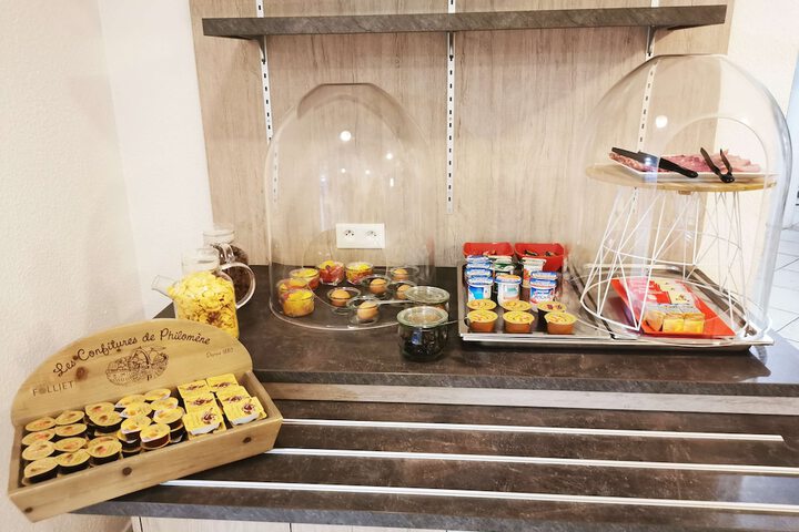 Breakfast/Coffee Service 24 of 36