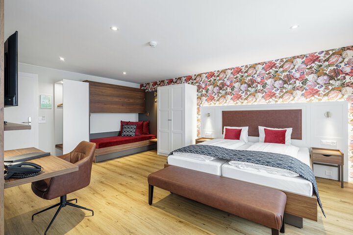 Room 32 of 79