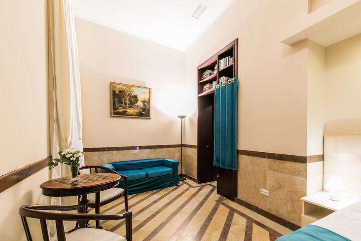 Room 10 of 72