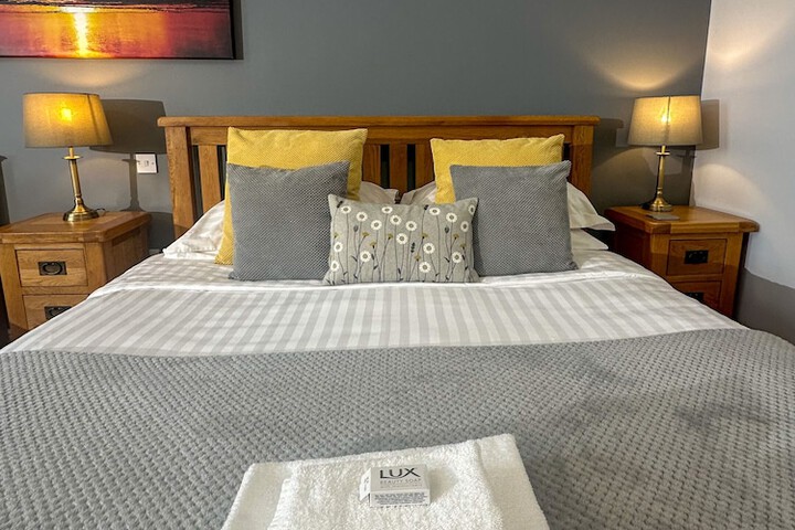 Room 2 of 160
