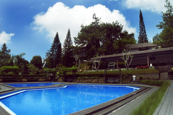 Hotel Pool