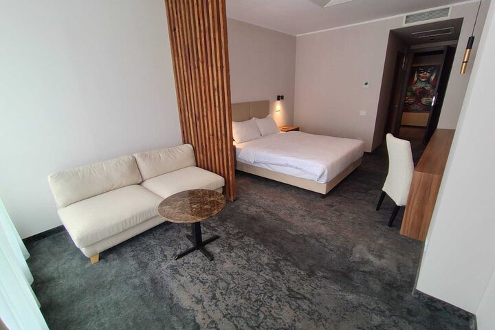 Room 19 of 36