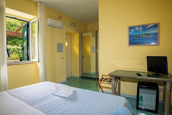 Room 21 of 76