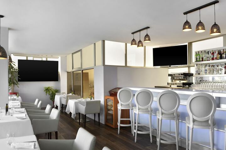 Dining 103 of 137