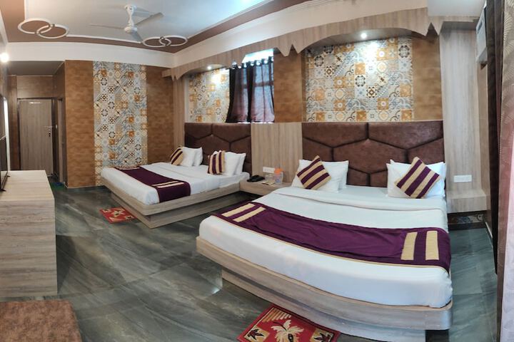 Room 12 of 19