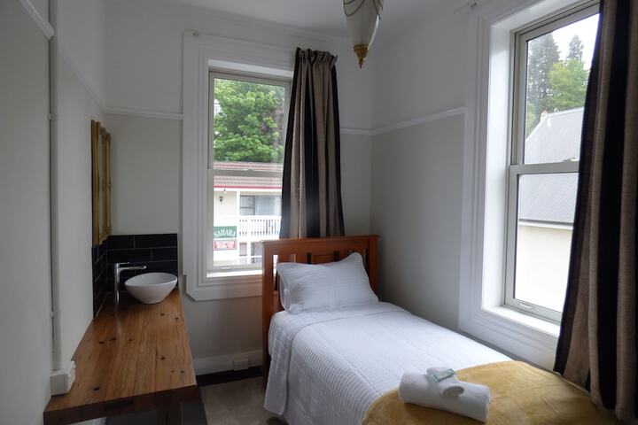 Room 4 of 40