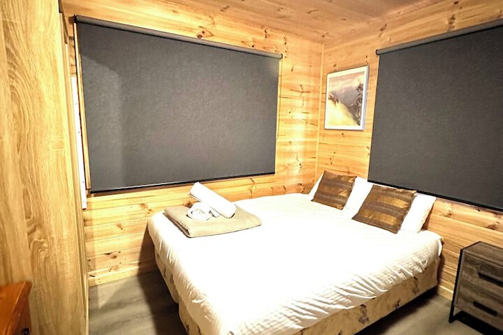Room 8 of 180