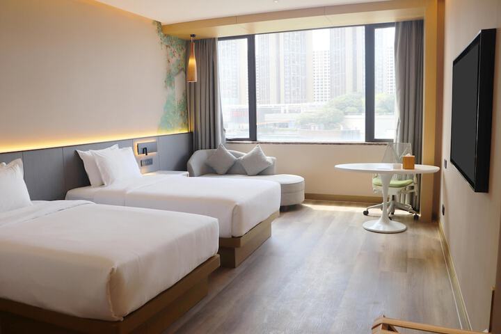 Room 32 of 86