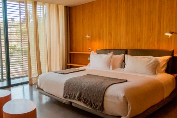 Room 4 of 52