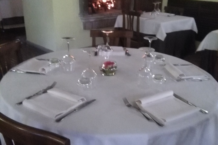 Dining 26 of 48