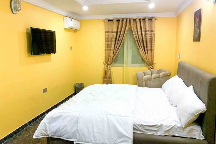 Room 2 of 27