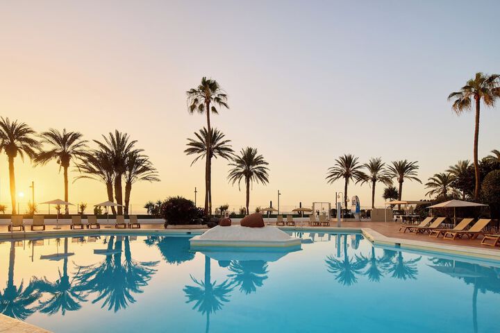 Pool Hotel