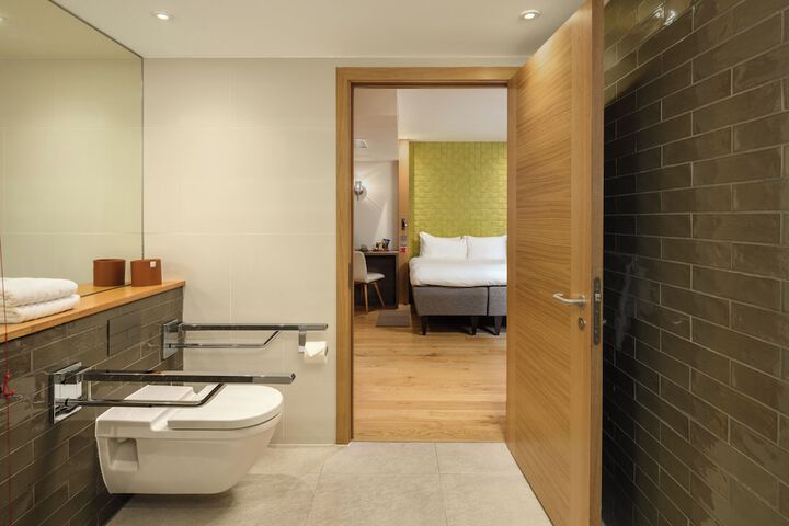 Room 46 of 68