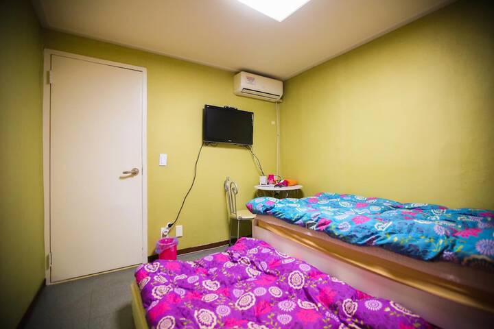 Room 30 of 53