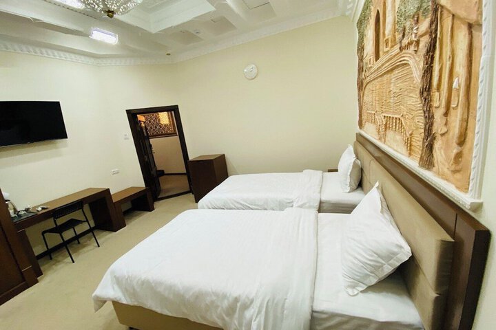 Room 8 of 11