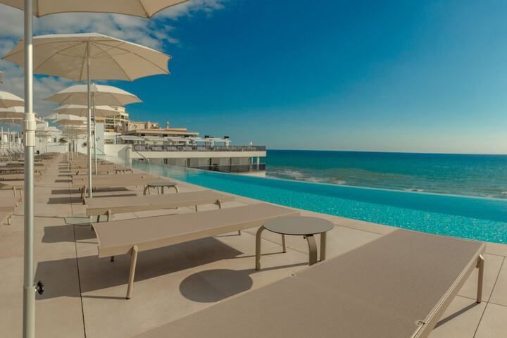 Pools & Facilities