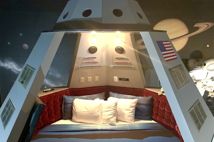 Room 80 of 293
