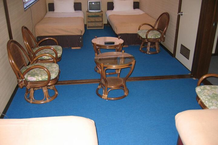 Room 6 of 15