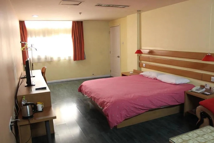 Room 6 of 11