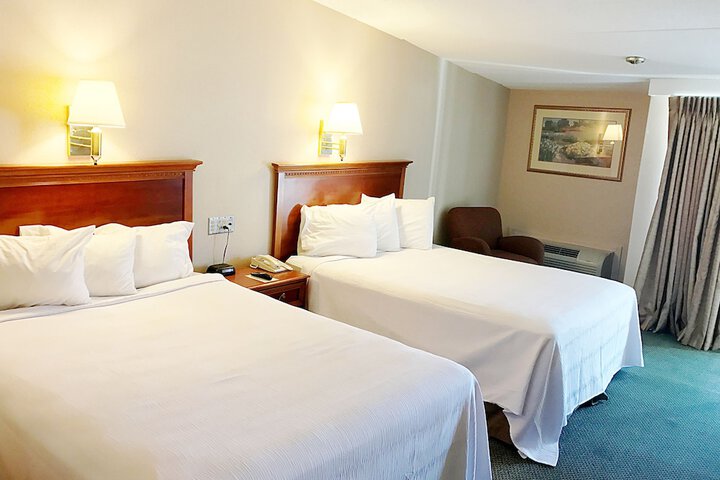 1 Queen Bed (2 of 12)