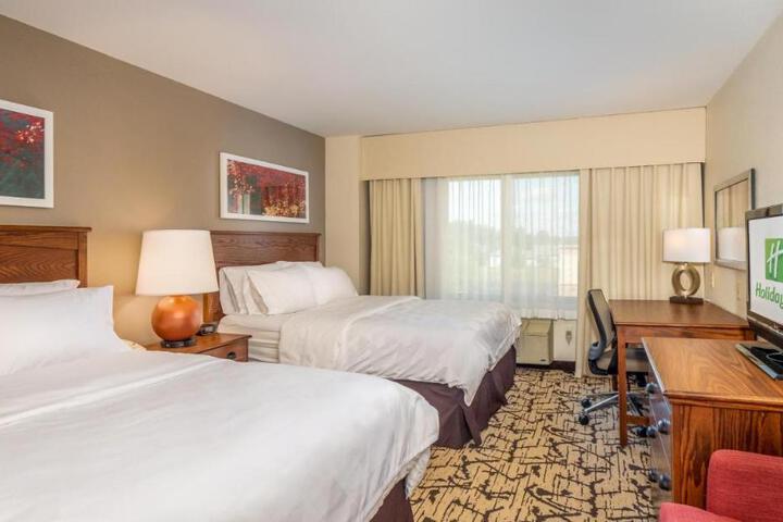 2 Queen Beds (4 of 6)