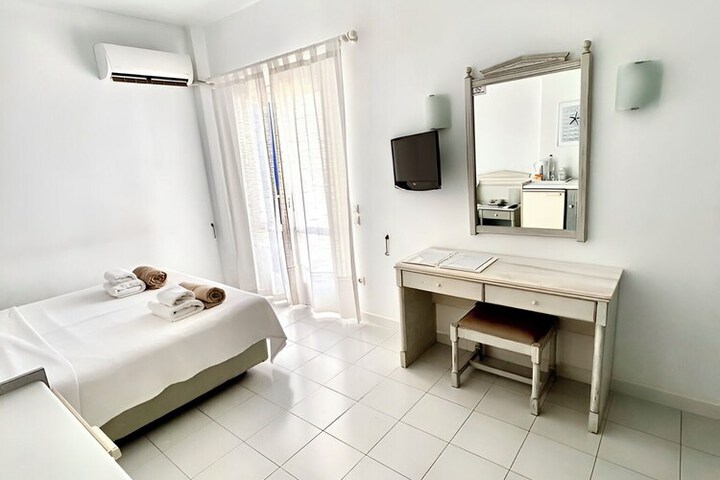 Room 9 of 52