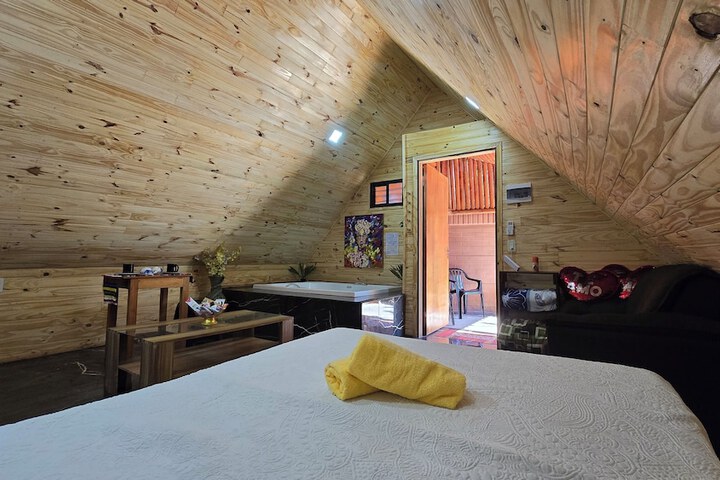 Room 2 of 81