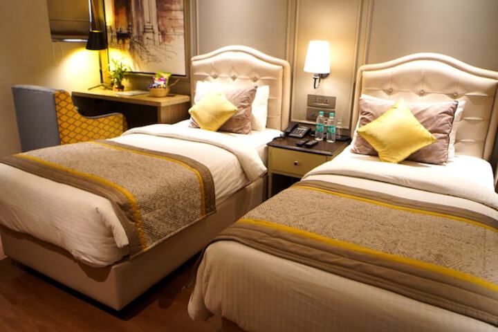 Room 34 of 111