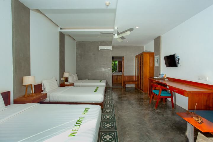 Room 6 of 105