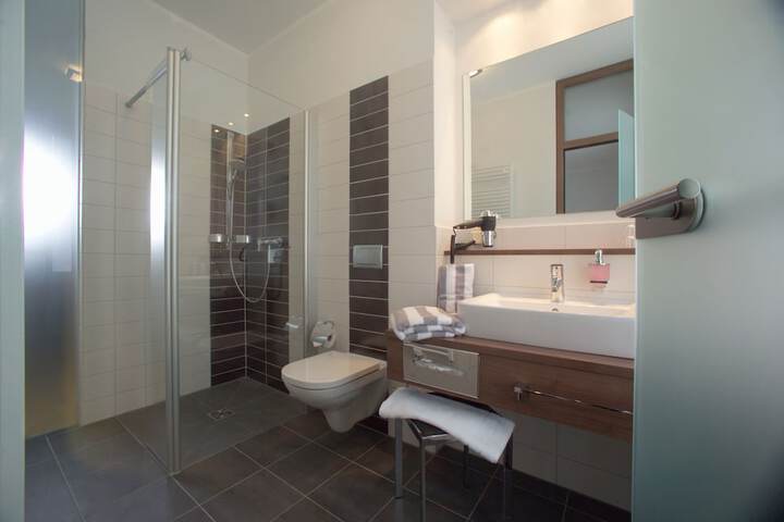 Room 12 of 28