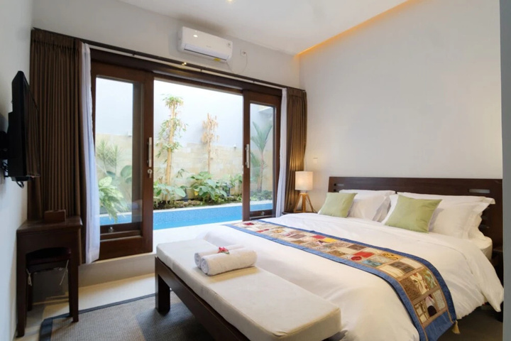 Room 2 of 12
