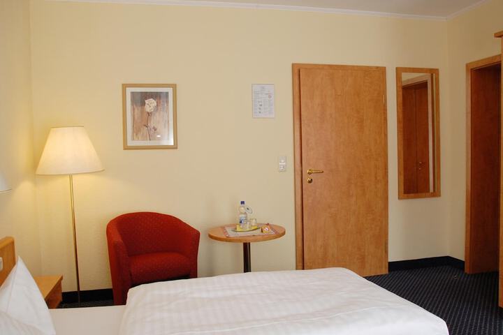 Room 13 of 34