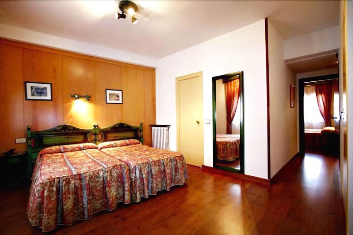 Room 7 of 72
