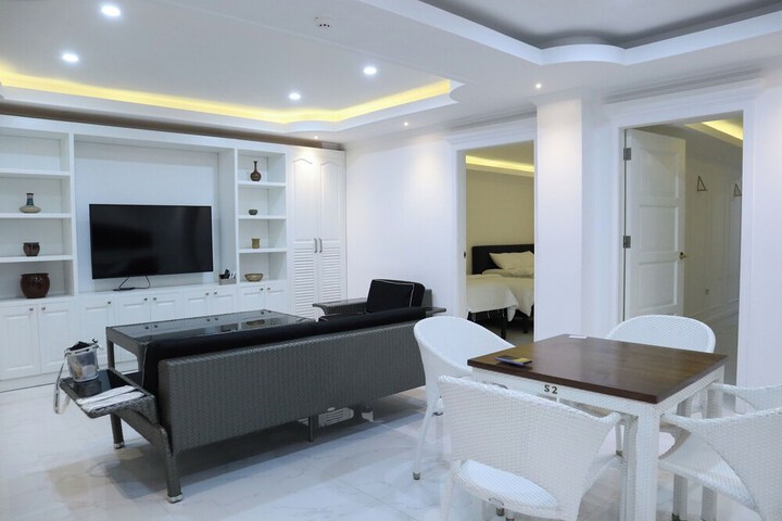 Room 12 of 117