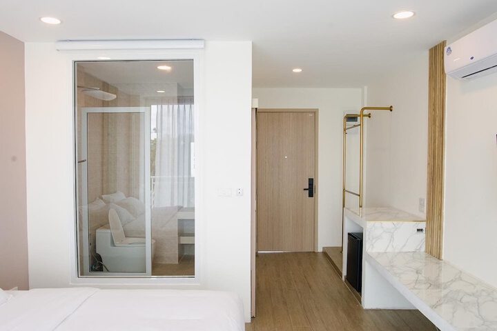 Room 12 of 27