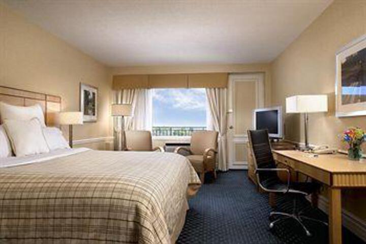 Image of Four Points by Sheraton Toronto Lakeshore